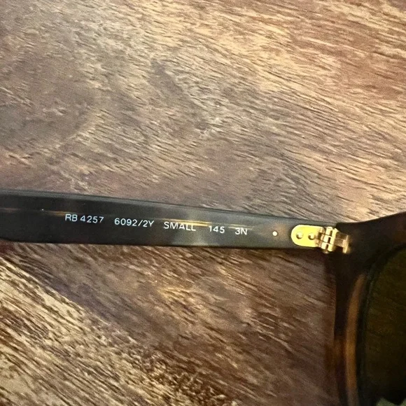 LIKE NEW Ray-Ban Gatsby Round Sunglasses